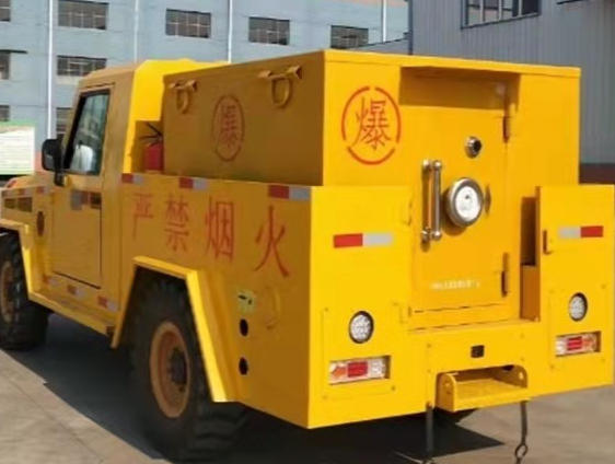 黄梅凯龙爆破器材运输车：保障爆破任务的安全运行